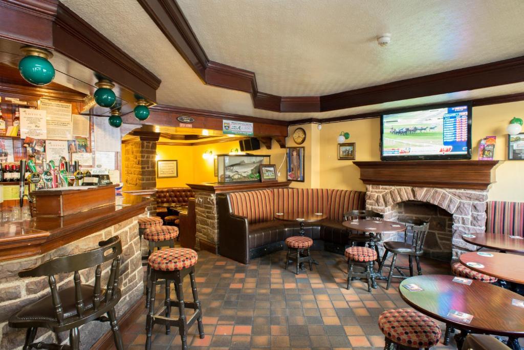 Larkin'S Pub, Restaurant, And B&B Milltown  Eksteriør bilde