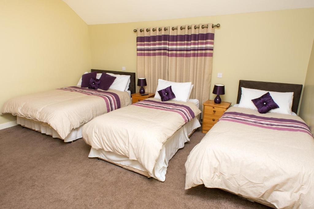 Larkin'S Pub, Restaurant, And B&B Milltown  Rom bilde